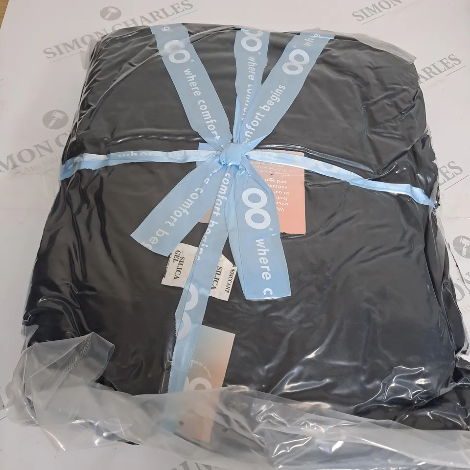 OO BLACK OODIE THROW 