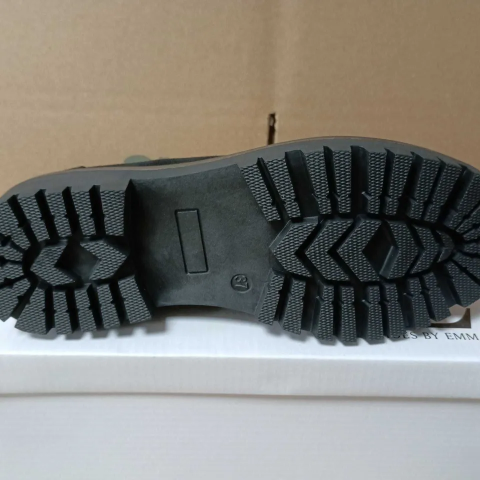 BOXED PAIR OF SHOES BY EMMA ADELINE – BLACK LOAFERS - UK 4