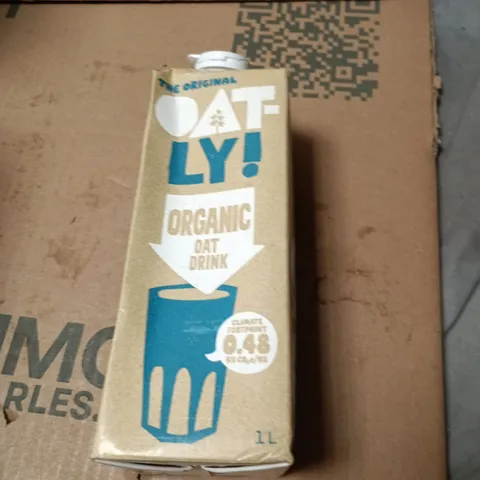 APPROXIMATELY 6 ASSORTED DRINK ITEMS INCLUDING OATLY ORGANIC OAT DRINK , 7UP ZERO SUGAR 