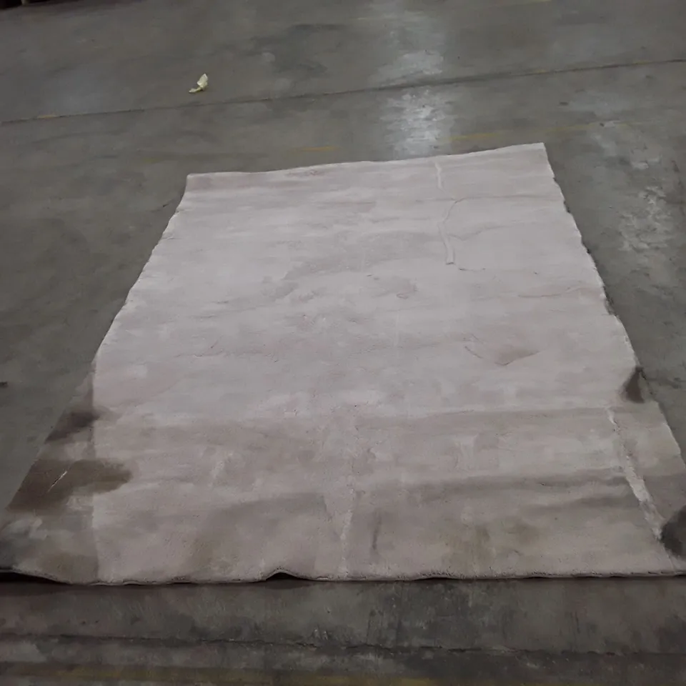 QUALITY DESIGNER LIGHT GREY AREA RUG - APPROXIMATELY 285 x 200cm