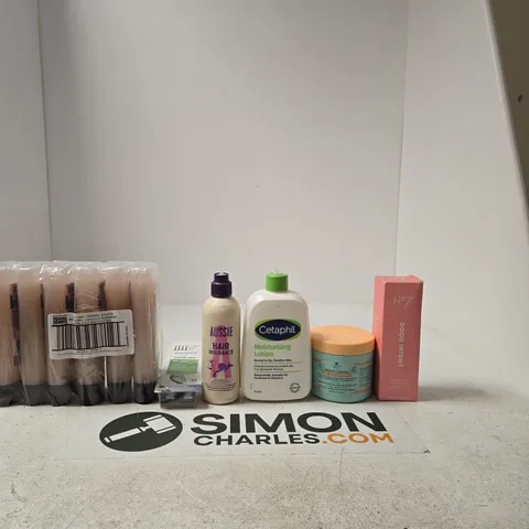 TOTE OF APPROXIMATELY 10 ASSORTED BEAUTY PRODUCTS INCLUDING ORIGINAL SOURCE BODY WASH, PHILLIPS W2 SONICARE TOOTHBRUSH HEADS AND AUSSIE DETANGLING LEAVE IN SPRAY