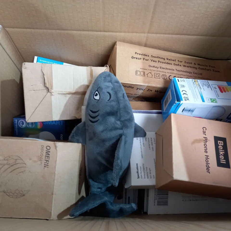 BOX OF APPROX 15 ASSORTED ITEMS TO INCLUDE - DIGITAL TREAD DEPTH GAUGE - BEIKELL CAR PHONE HOLDER - STATUS LED BULB ECT