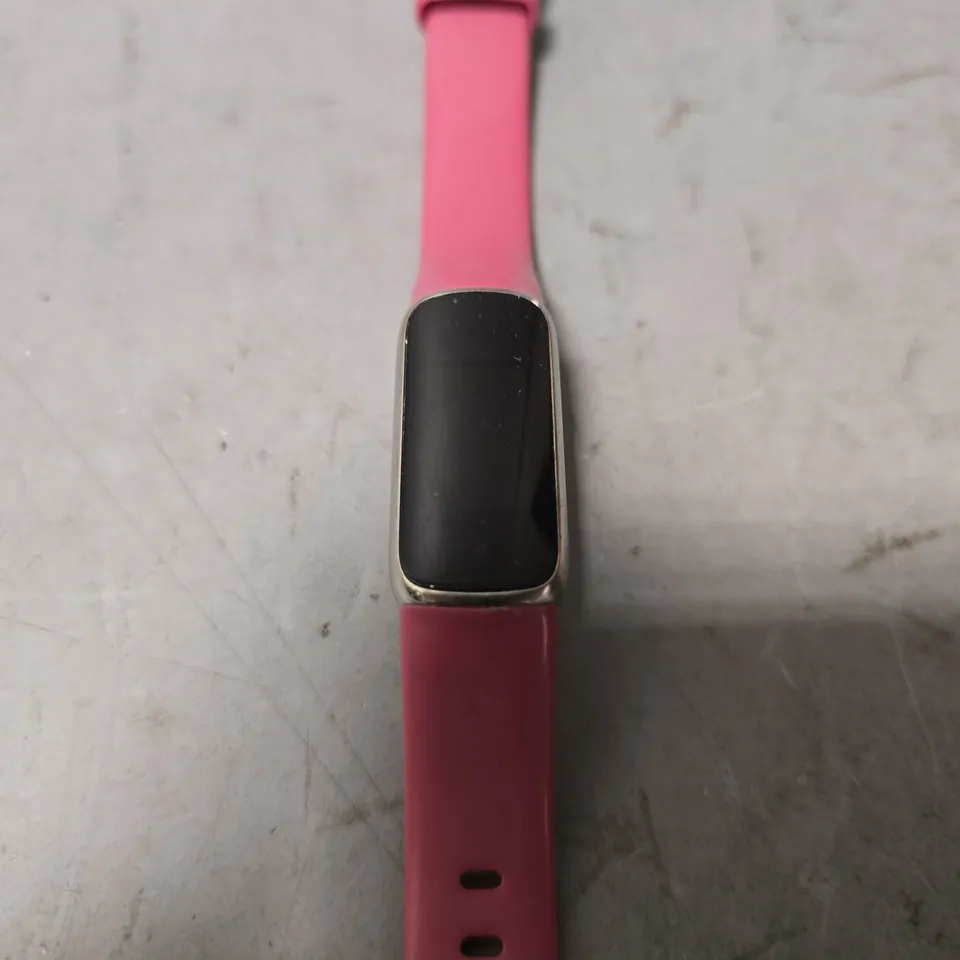 FITBIT LUXE FITNESS TRACKER 