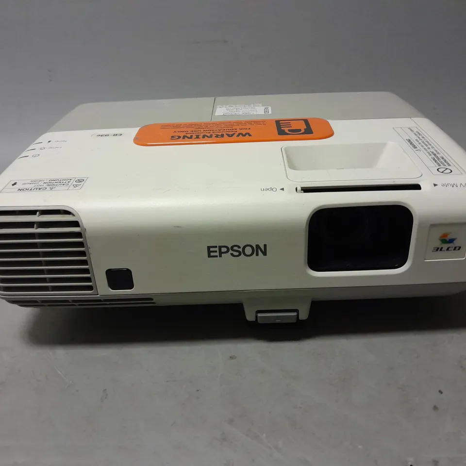 EPSON 3LCD PROJECTOR - EB-P3E