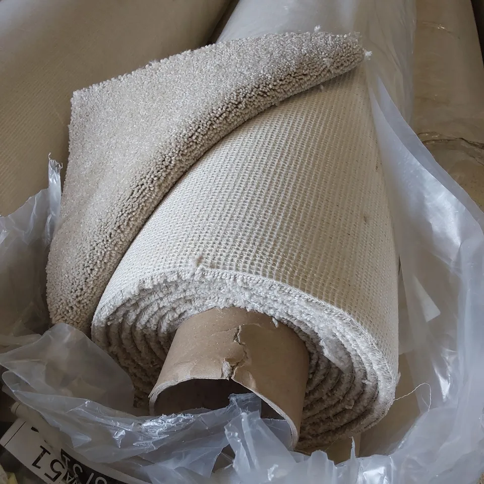 ROLL OF QUALITY EC FREEDOM TISSUE CARPET // SIZE: APPROX 4 X 4.3m