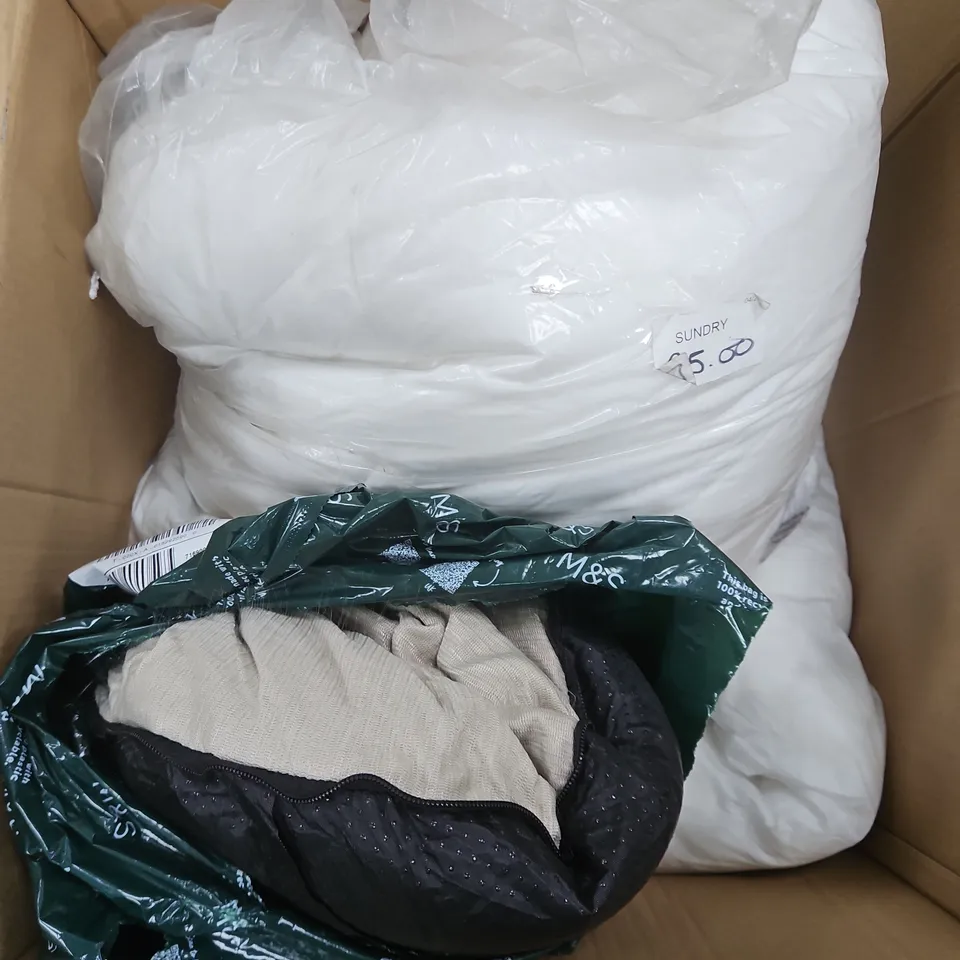 LARGE BOX OF APPROX 10 ASSORTED ITEMS TO INCLUDE DUVET, PILLOWS AND ASSORTED FACE CREAMS - COLLECTION ONLY 