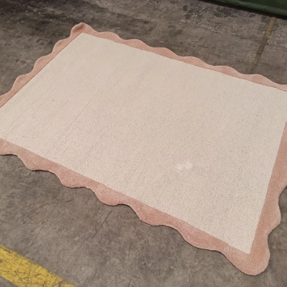 QUALITY DESIGNER AREA RUG - APPROXIMATELY 168CM X 118CM