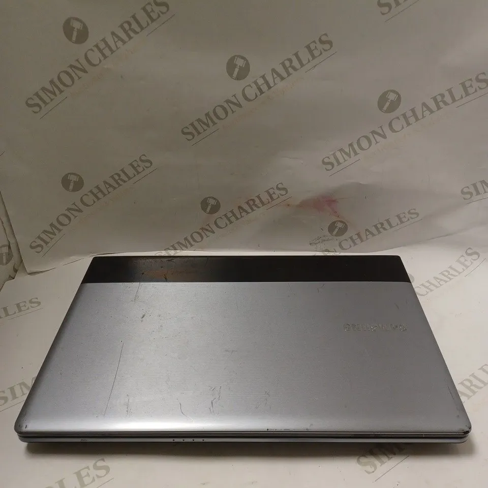 SAMSUNG NP300 LAPTOP