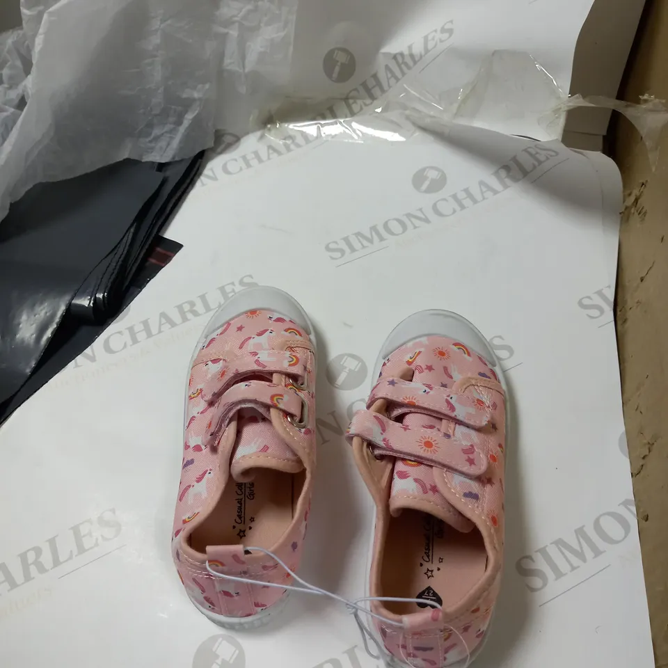 CASUAL COLLECTION GIRLS PINK STRAP SHOES SIZE 9
