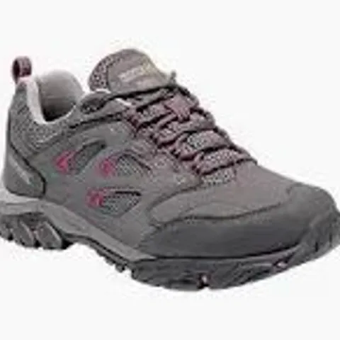 BRAND NEW REGATTA WOMEN'S HOLCOMBE IEP LOW HIKING BOOTS IN STEEL/VIVACIOUS - UK 5