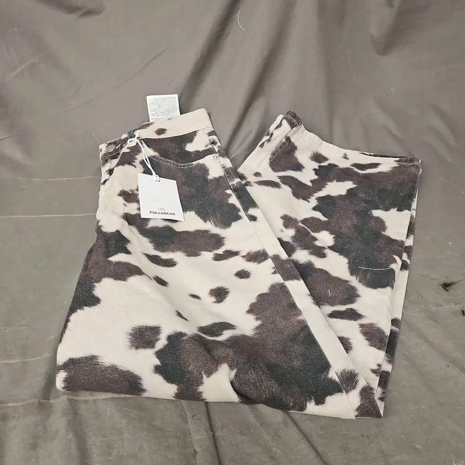 PULL & BEAR SUPER BAGGY JEANS IN MUTED ANIMAL PRINT SIZE 6