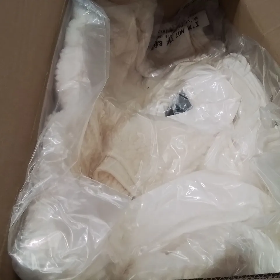 BOXED BRAND NEW APPROXIMATELY 7 JD WILLIAMS BORG GILLET CREAM SIZE 24