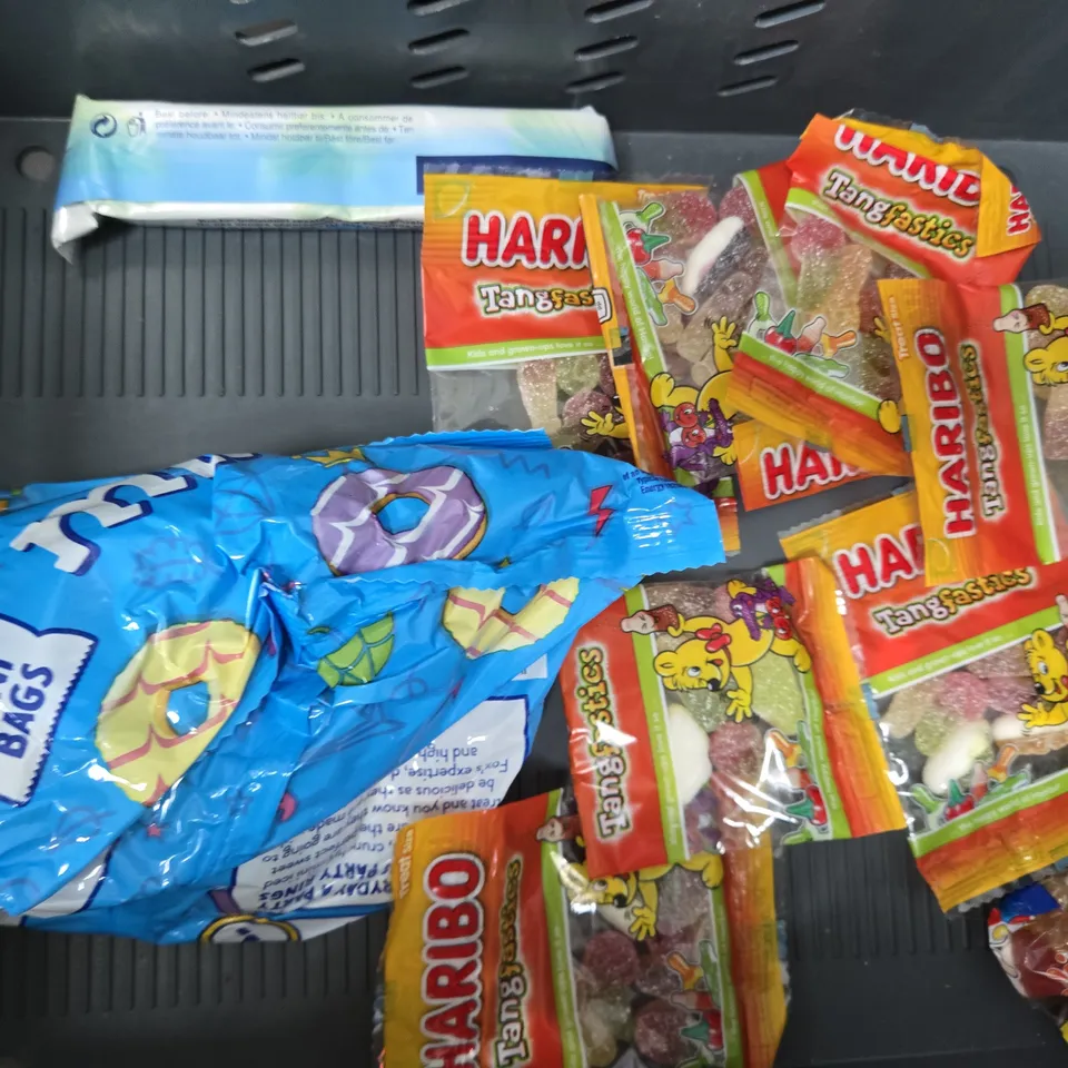 APPROXIMATELY 5 ASSORTED FOOD AND DRINK ITEMS TO INCLUDE MONSTER PUNCH, MARYLAND MINIS, ETC