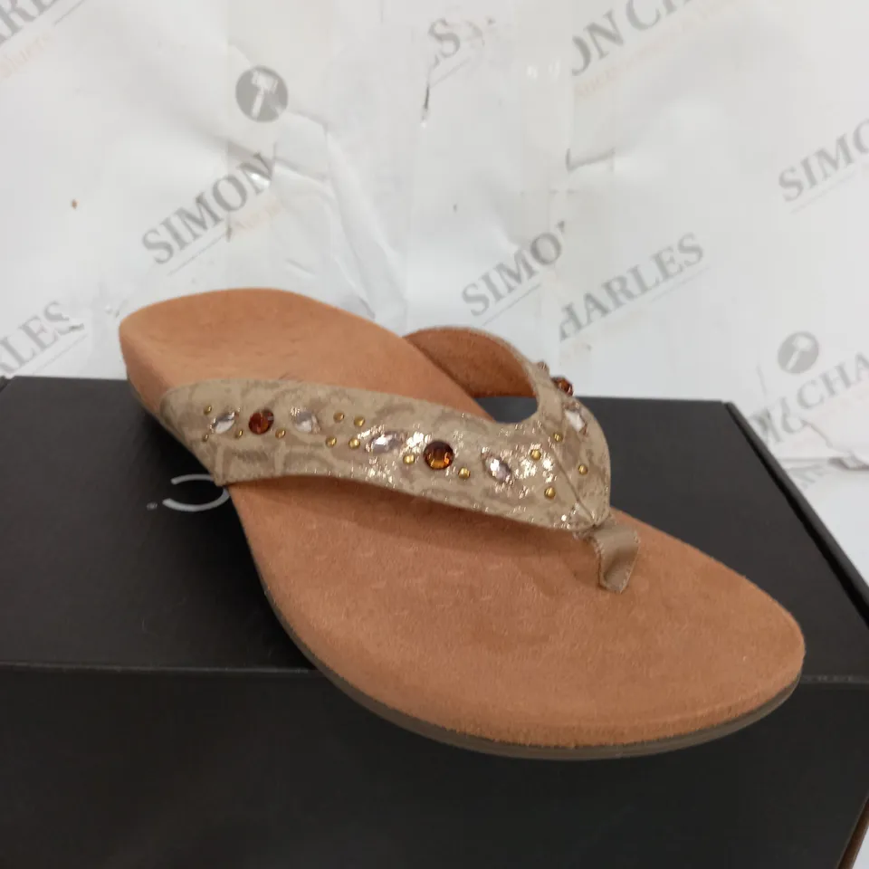 BOXED PAIR OF LUCIA SANDALS IN BEIGE SIZE 7