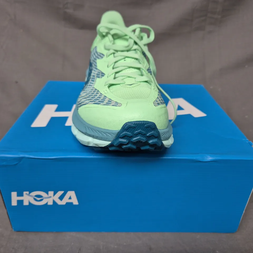 BOXED PAIR OF HOKA WOMEN'S MAFATE SPEED 4 SHOES IN SEAFOAM/TEAL UK SIZE 5.5