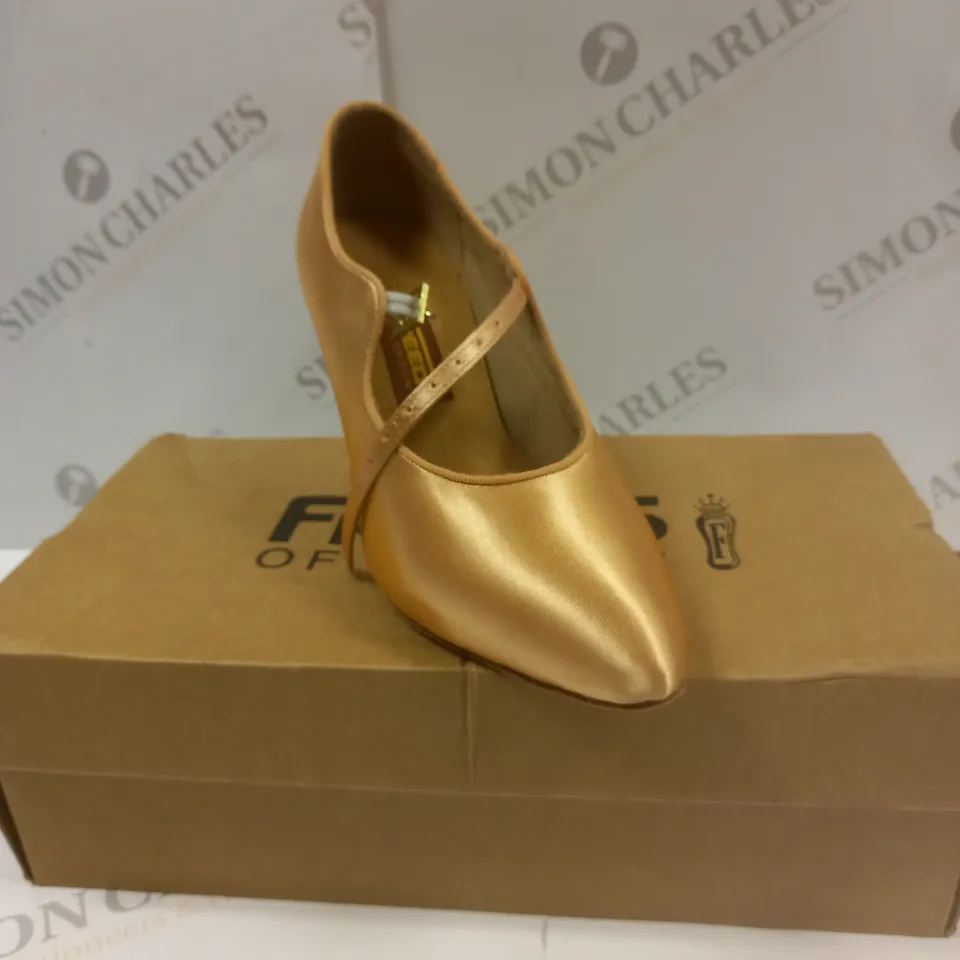 BOXED PAIR OF FREED OF LONDON STRAIGHT STRAP BALLROOM SHOES UK SIZE 4.5 