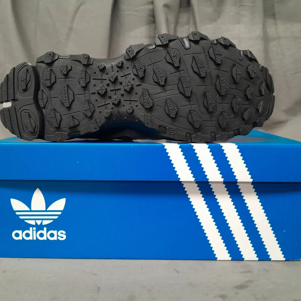 BOXED PAIR OF ADIDAS HYPERTURF SHOES IN BLACK UK SIZE 7