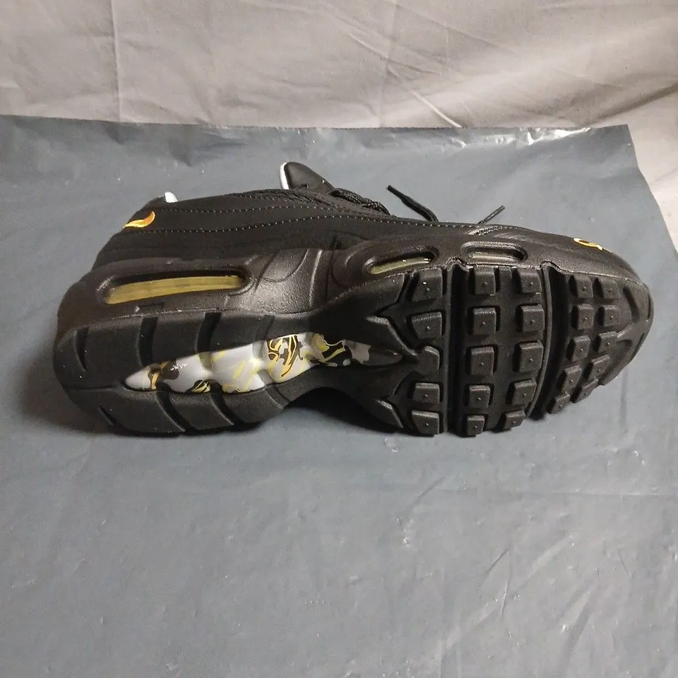 NIKE AIR MEN'S BLACK TRAINERS WITH GOLD LOGO SIZE 8.5