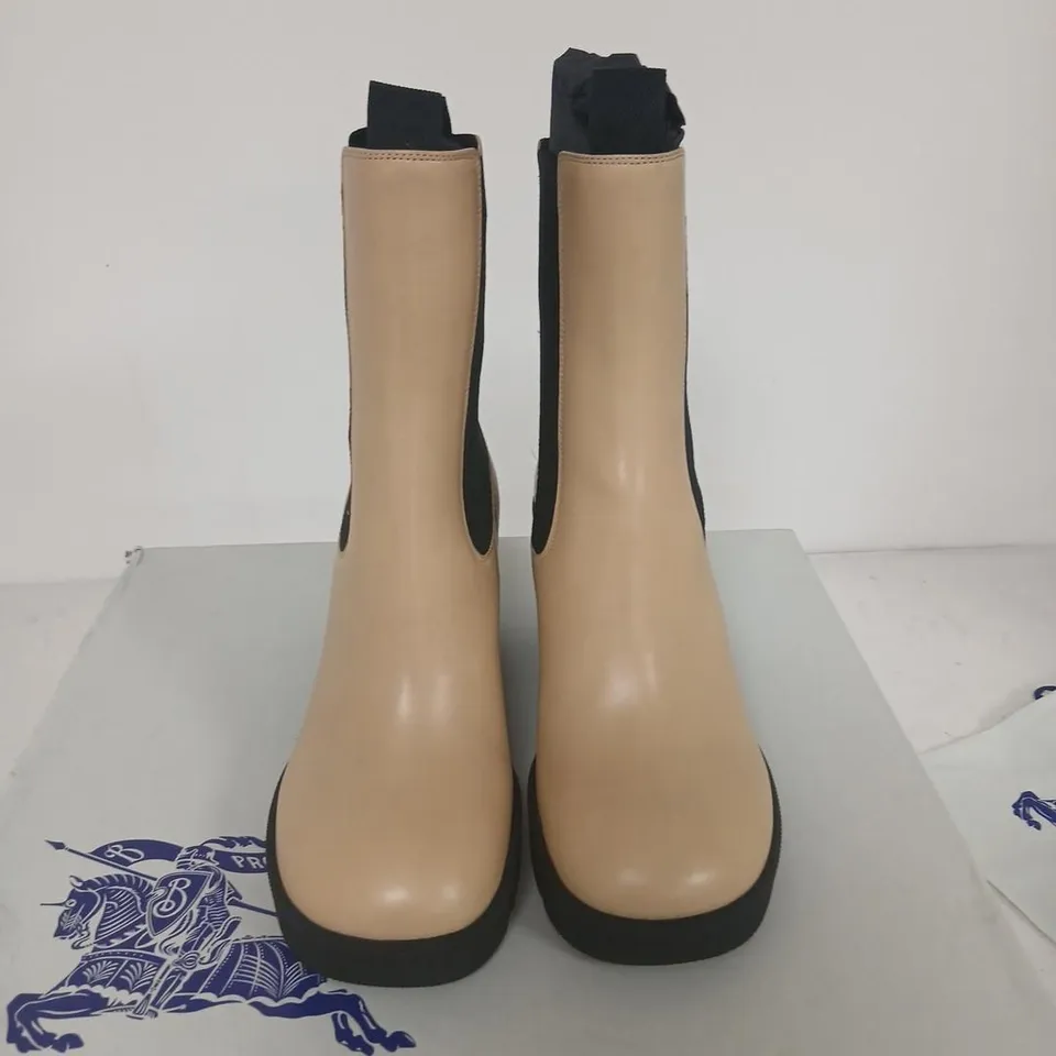 BURBERRY CHELSEA BOOTS – CUSTARD TAN LEATHER WITH BLACK ELASTIC, UK 4 (EU 37)
