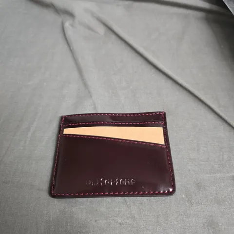 BOX OF APPROXIMATELY 20 ASSORTED CLOTHING ITEMS TO INCLUDE: DR MARTENS CARD HOLDER AND OREGON TSHIRT