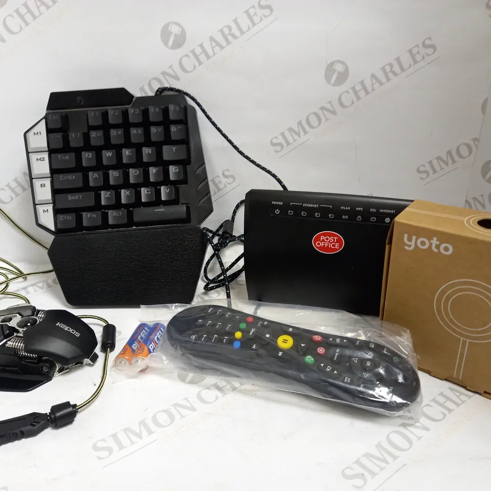 LOT OF APPROXIMATELY 10 ASSORTED ELECTRICAL ITEMS, TO INCLUDE MOUSE, ROUTER, YOTO DOCK, ETC