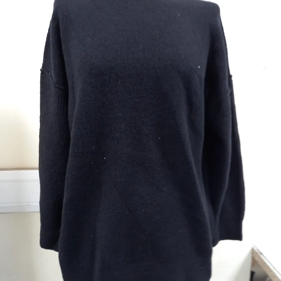 HUSH MAREN CREW NECK KNITTED JUMPER IN BLACK - SMALL