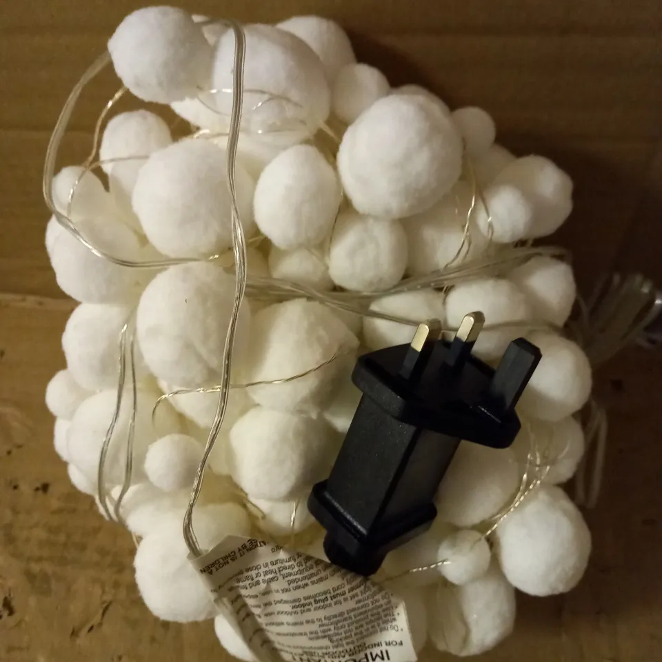 160 LED SNOWBALL LIGHT GARLAND RRP £19.99