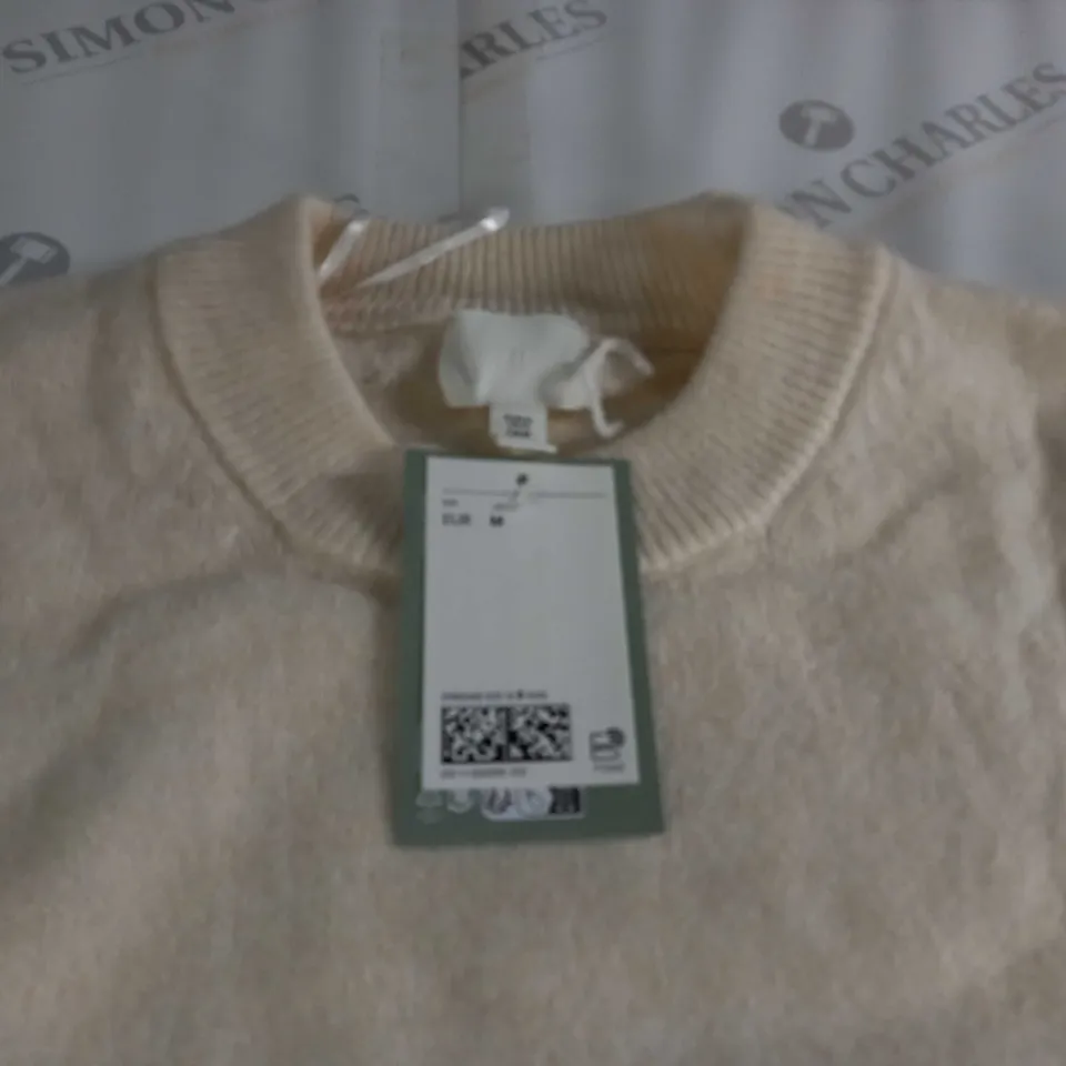 H&M CREAM CREW NECK JUMPER - EUR M