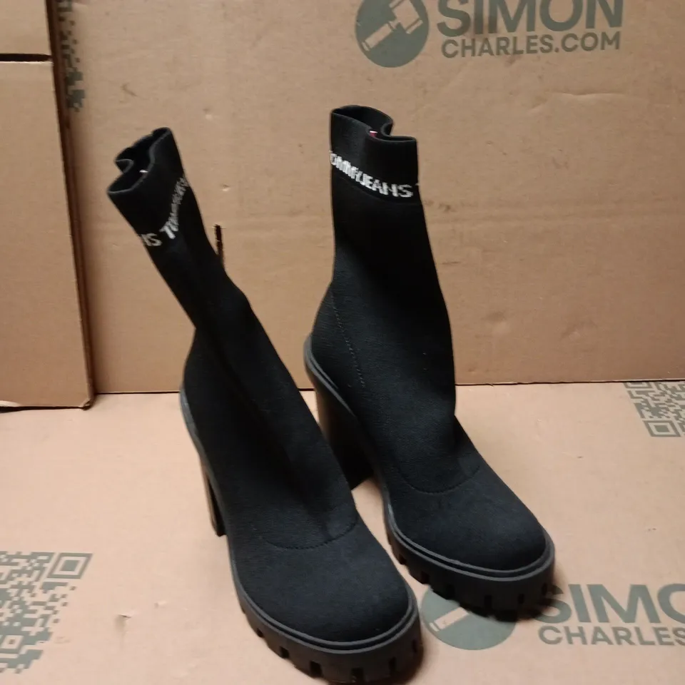 TOMMY JEANS BLACK SOCK BOOT WITH CHUNKY SOLE – WOMEN'S FOOTWEAR SIZE 4
