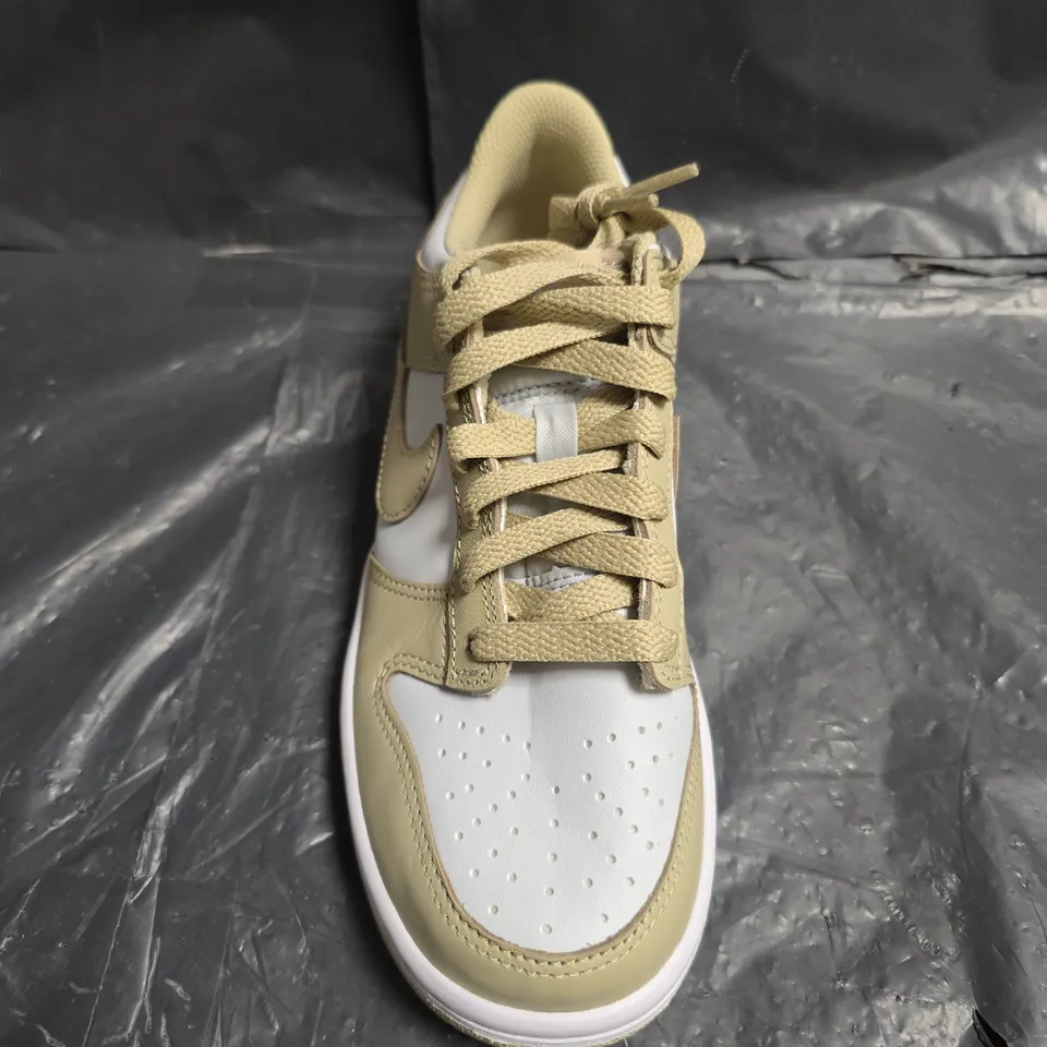 NIKE DUNK LOW TRAINERS IN DESERT KHAKI/PURE PLATINUM SIZE UK 4