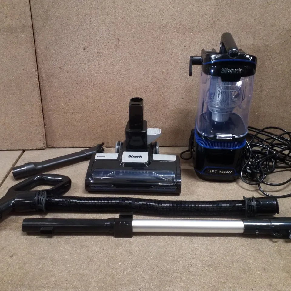 BOXED SHARK LIGHTEST CORDED VACUUM LIFT-AWAY 