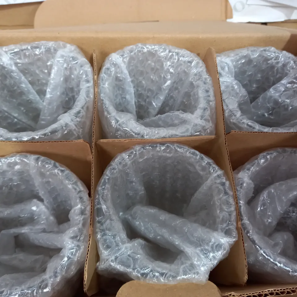 LOT OF APPROX 24 DG99 LONG DRINKING GLASSES 