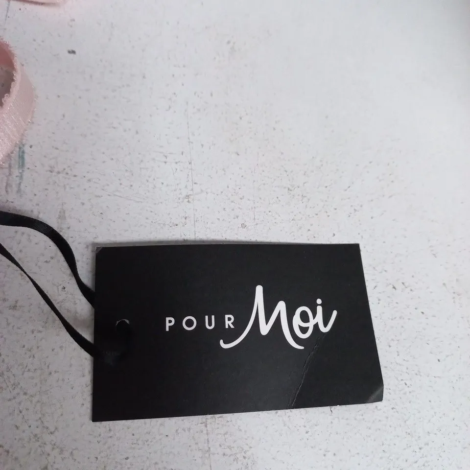POUR MOI TAYLOR LACE NON-PADDED PLUNGE BRA – PINK SIZE 32E