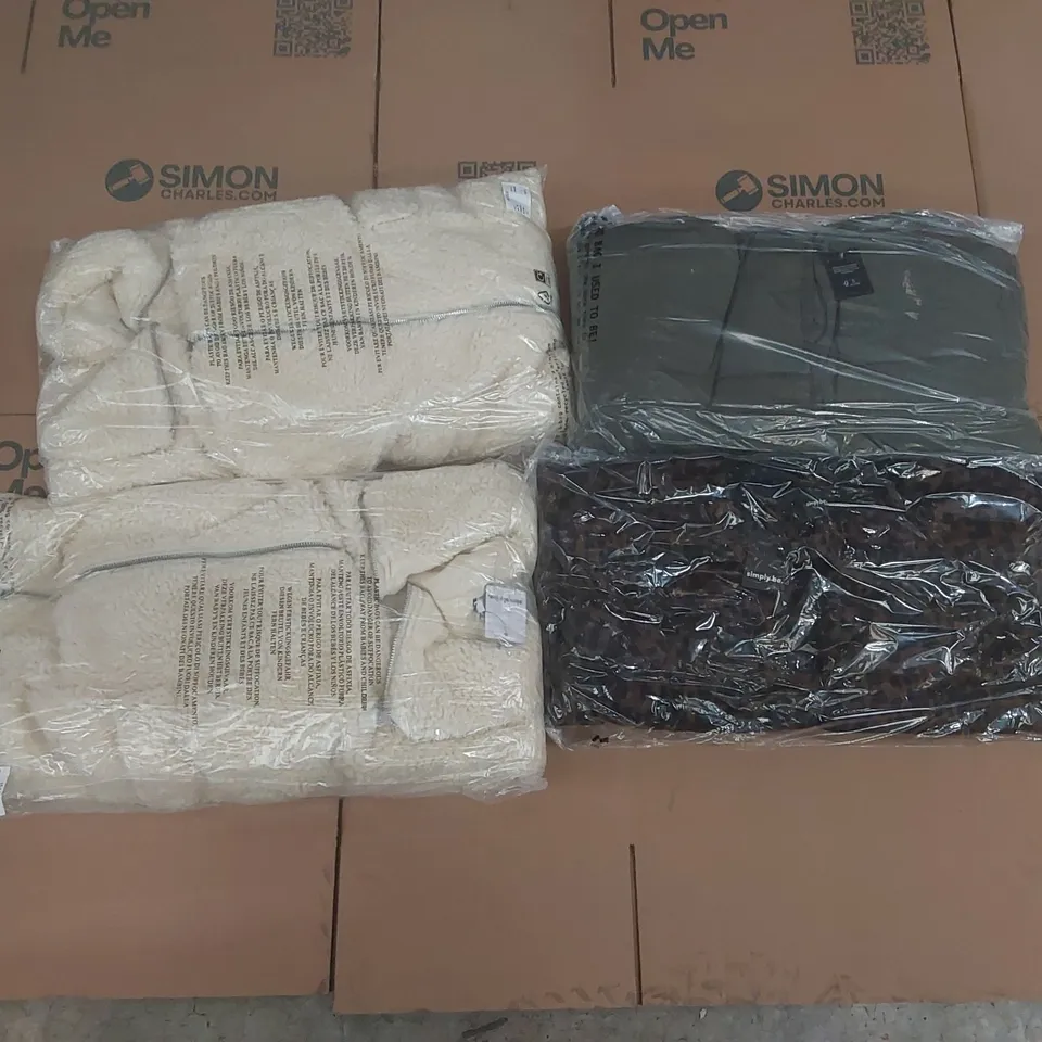 PALLET CONTAINING APPROXIMATELY 115x BRAND NEW ASSORTED DESIGNER CLOTHING ITEMS INCLUDING: ASSORTED SIMPLY BE JACKETS ECT