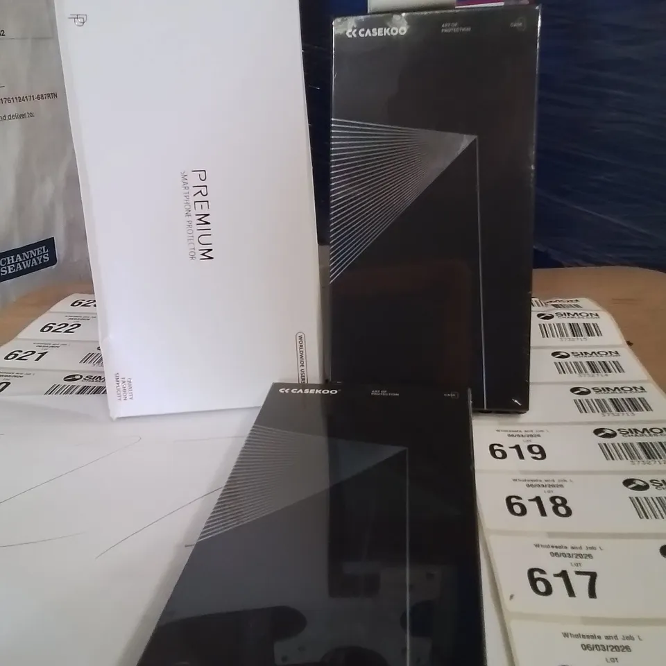 PALLET CONTAINING A LARGE QUANTITY OF PHONE CASES,SCREEN PROTECTORS 