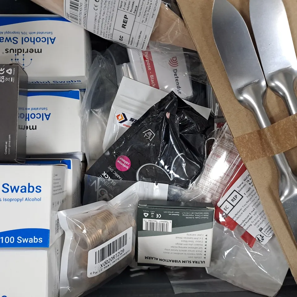 APPROXIMATELY 20 ASSORTED HOUSEHOLD ITEMS TO INCLUDE NEWCASTLE UNITED AIR FRESHENERS, GLITTER FELT PACK, NAIL SET, ETC