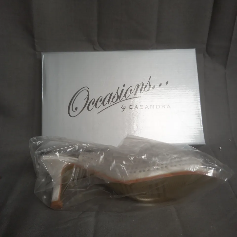 BOXED PAIR OCCASIONS BY CASANDRA IVORY SATIN JEWELLED HEELS OPEN TOE SIZE 6