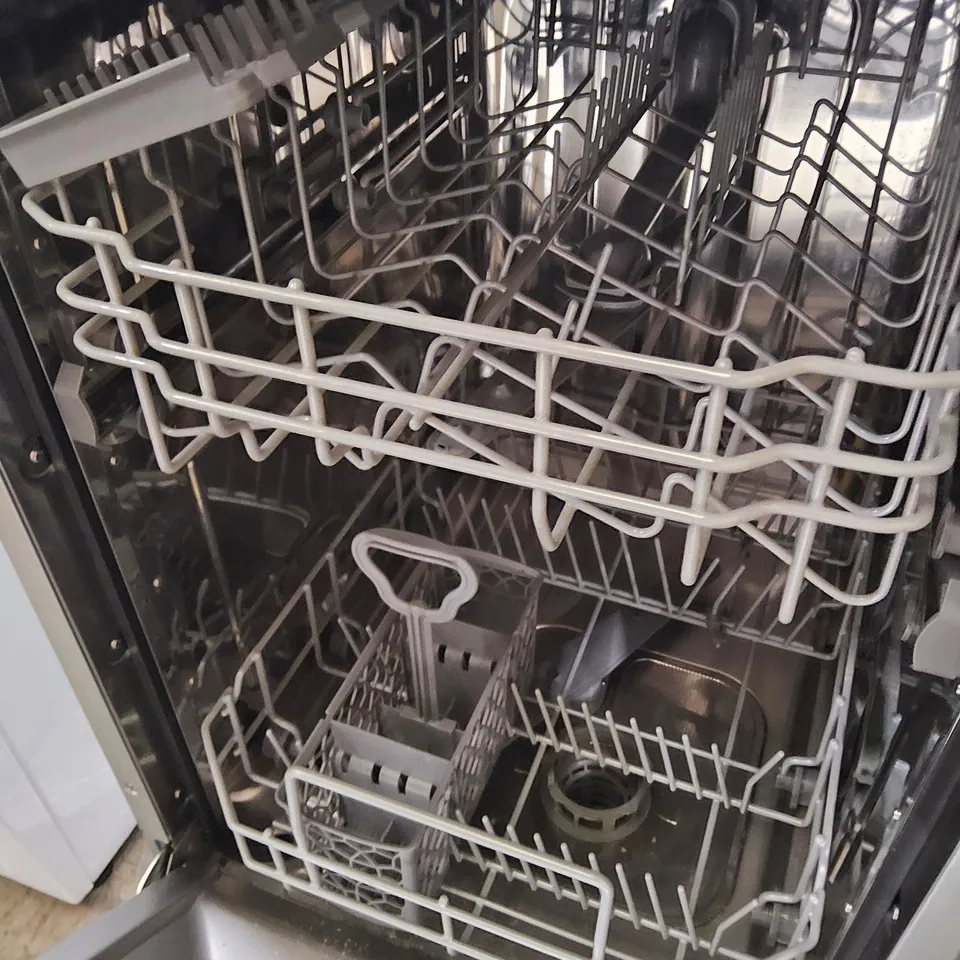 AHOOVER DISHWASHER 10 PLACE SETTINGS  SILVER TRIM