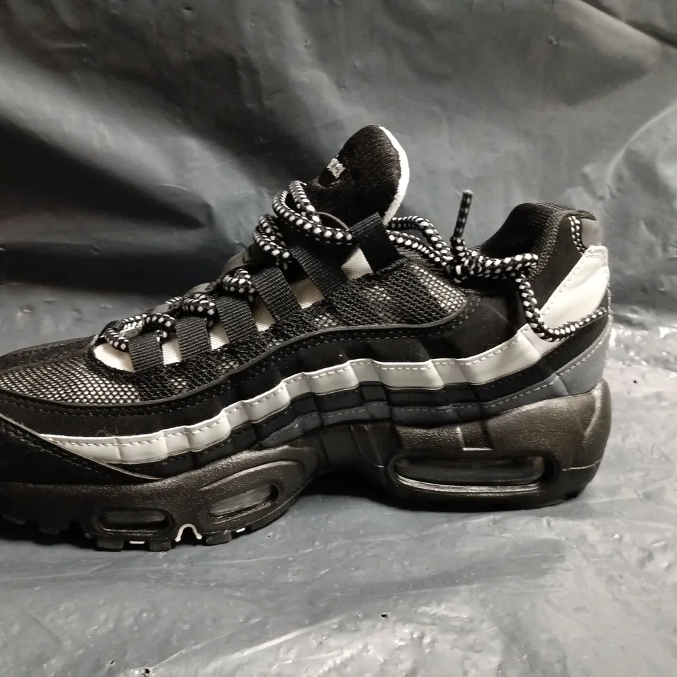 NIKE AIR MAX 95 TT TRAINERS IN BLACK - UK 5.5
