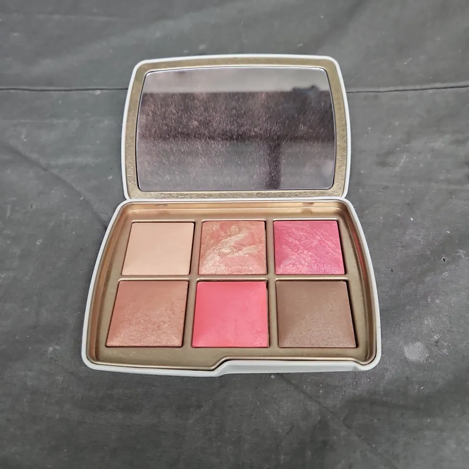 HOURGLASS AMBIENT LIGHTING EDIT UNLOCKED PALETTE - EVIL EYE