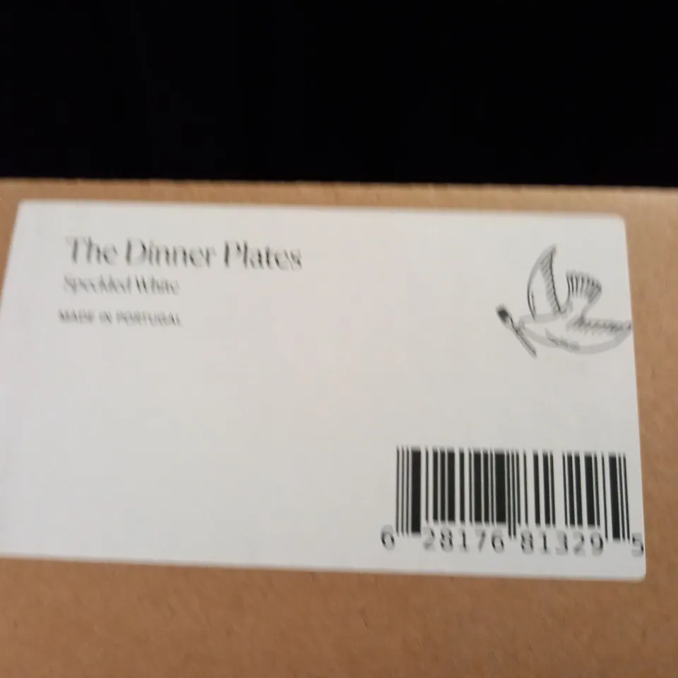 BOXED SET OF 4 SPECKELED WHITE DINNER PLATES