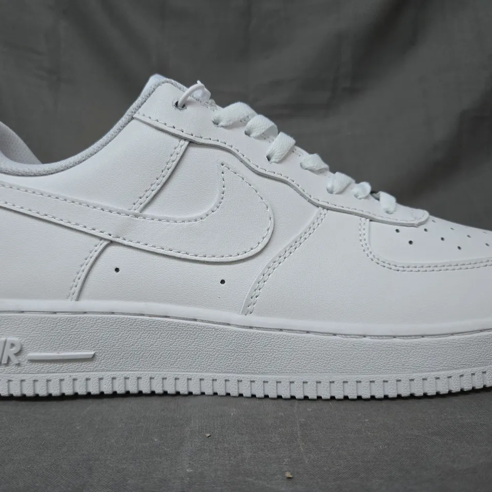 PAIR OF NIKE AIR FORCE 1 SHOES IN WHITE UK SIZE 11