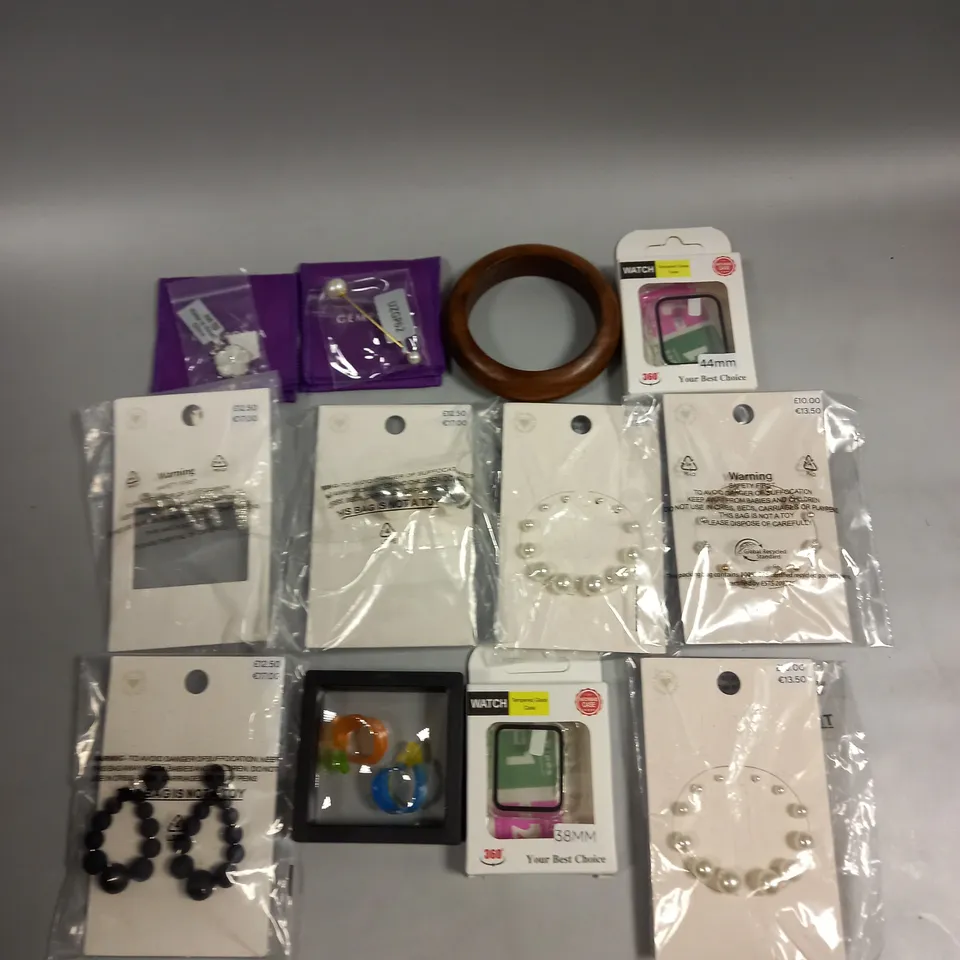 APPROXIMATELY 35 ASSORTED JEWELLERY PRODUCTS TO INCLUDE EARRINGS, BRACELETS, WATCH CASES ETC 