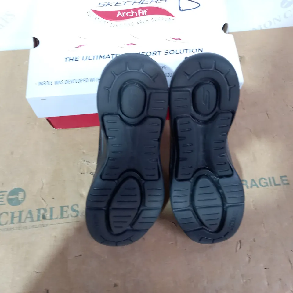 BOXED PAIR OF SKECHERS - SIZE 4.5