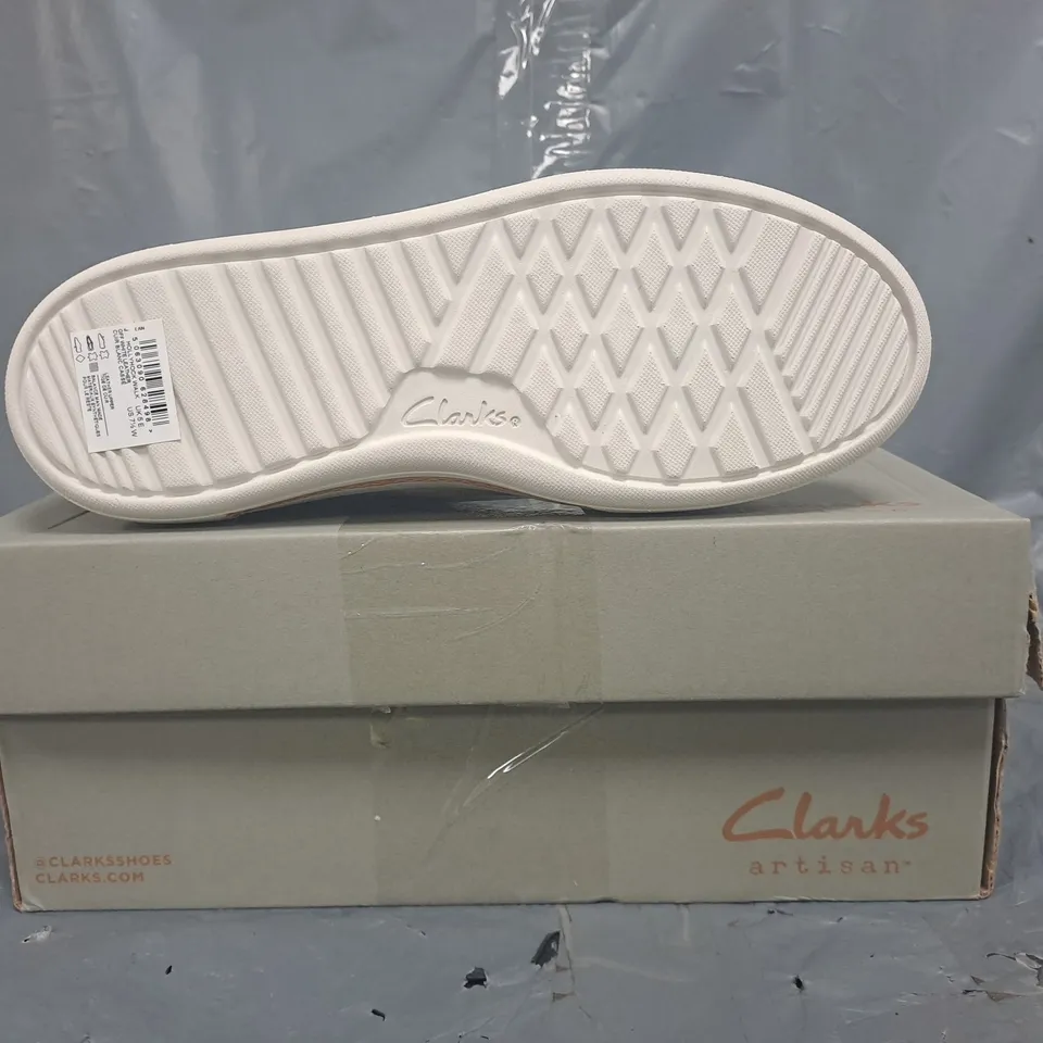 BOXED PAIR OF CLARKS ARTISAN SHOES IN WHITE SIZE UK 5