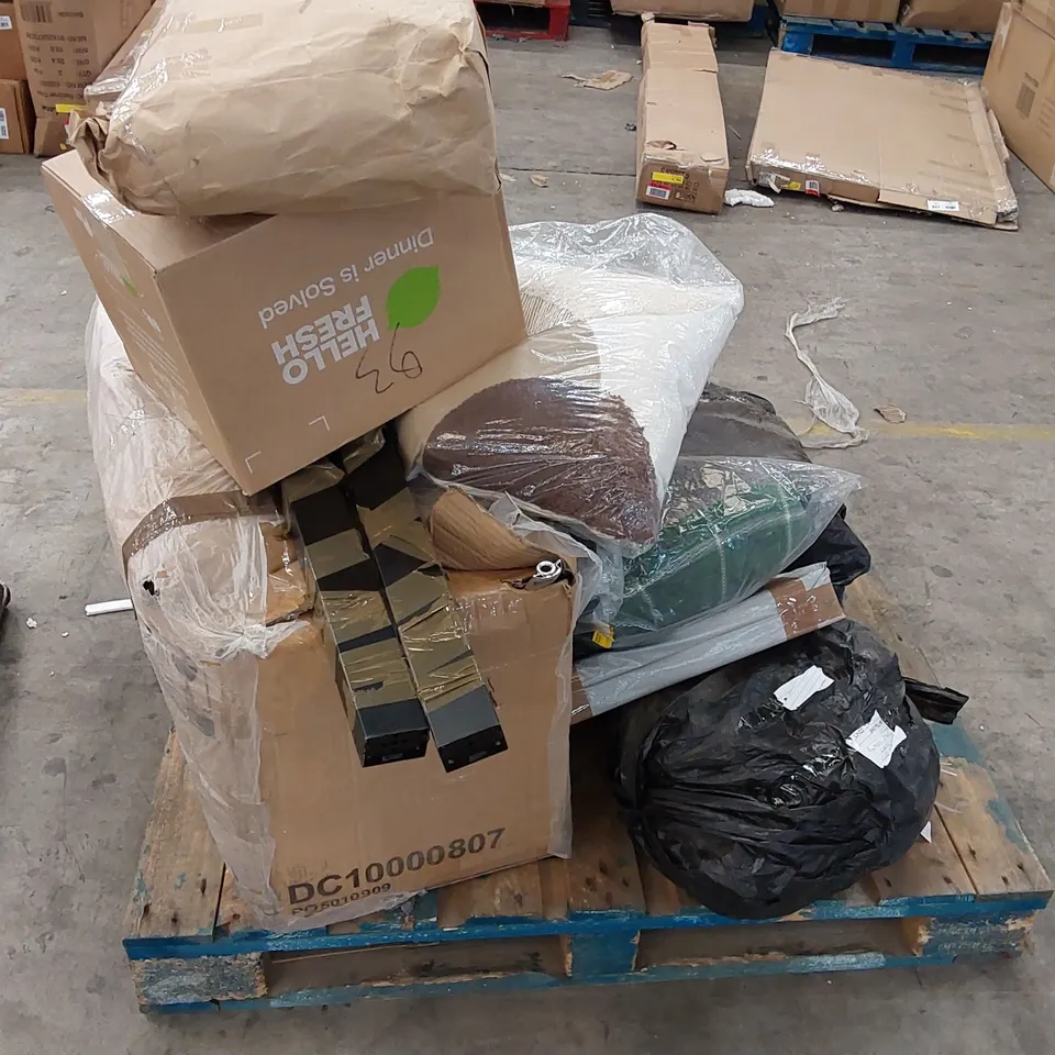 PALLET OF ASSORTED FURNITURE PARTS AND CONSUMER PRODUCTS 
