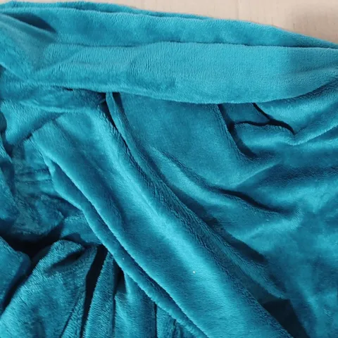 COZEE HOME STRIPED VELVET AND VELVETSOFT JUNIPER DUVET SET - KING