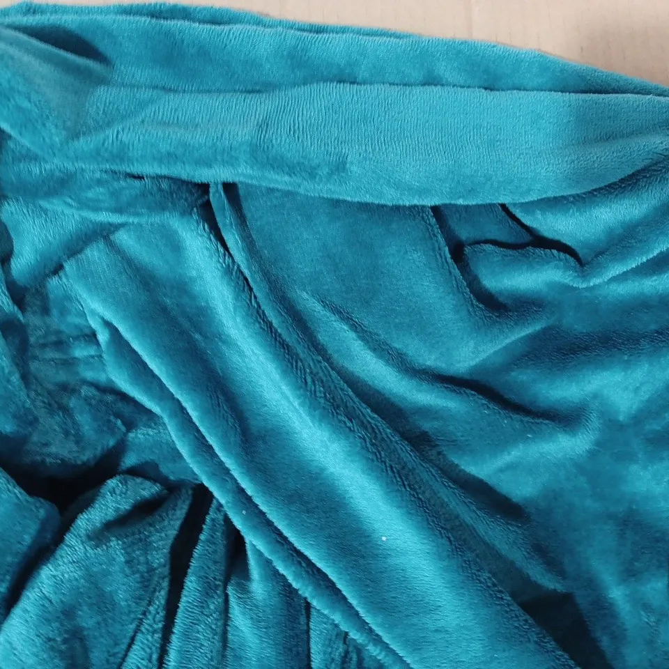 COZEE HOME STRIPED VELVET AND VELVETSOFT JUNIPER DUVET SET - KING