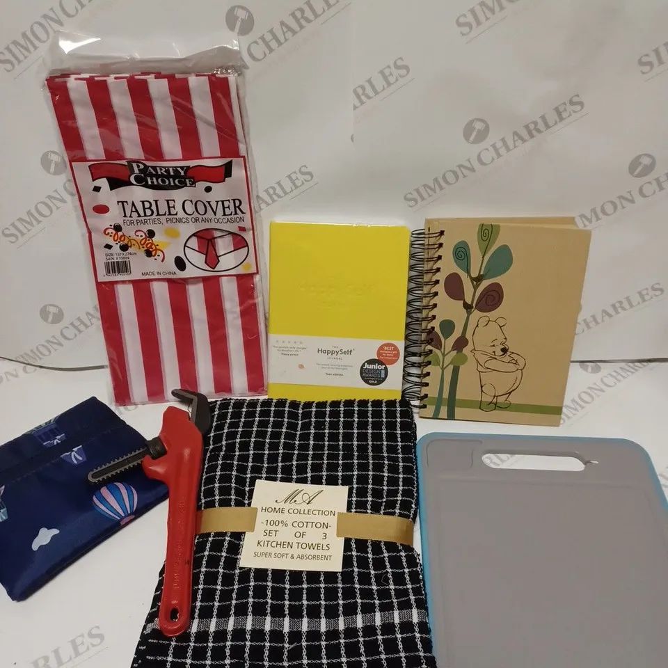 BOX OF APPROXIMATELY 10 ASSORTED HOUSEHOLD PRODUCTS TO INCLUDE CHOPPING BOARD, COTTON KITCHEN TOWELS, DISNEY DIARY ETC