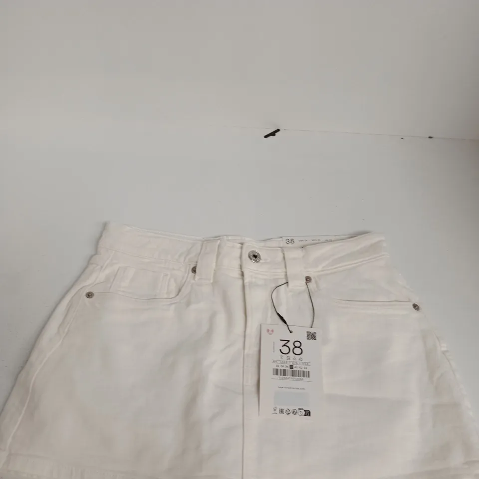 STRADIVARIUS WHITE MINI SKORT – UK 10 (EU 38)